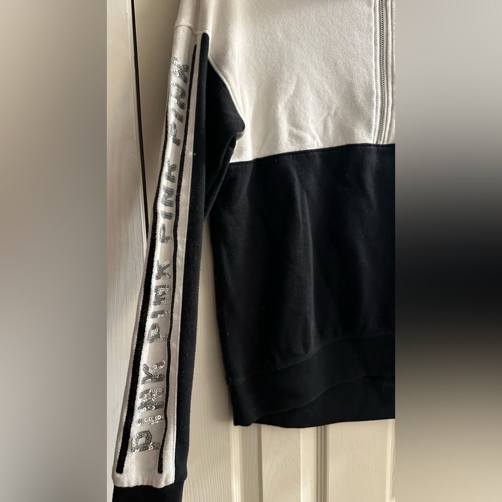 PINK Victoria's Secret Black and White Sweatshirt - Picture 4 of 5